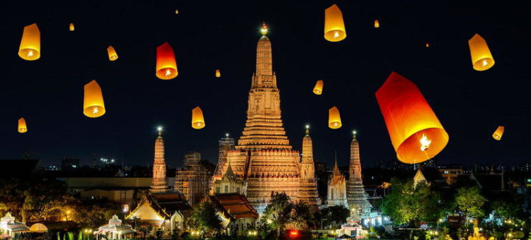 Wat arun under loy krathong day ,Thailand