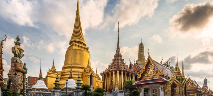 temple-of-the-emerald-buddha-bangkok-thailand_resize