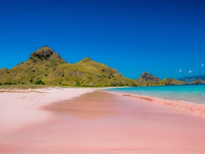 Spiaggia rosa di Pantai Merah