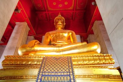 Ayutthaya statua bronzo del buddha la statua di bronzo del buddha ad Ayutthaya
