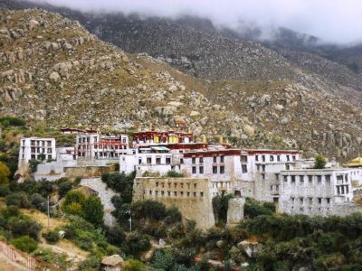monasteri del tibet panoramica monastero drepung tibet