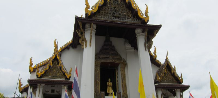 Wat Na Phra Maneci
