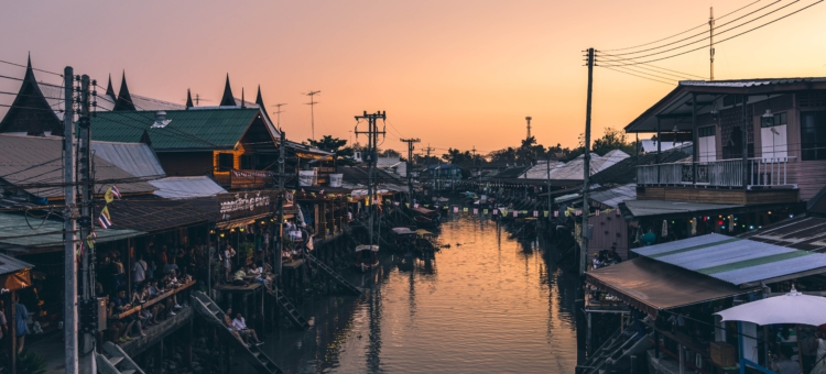 Mercato Amphawa pomeriggio